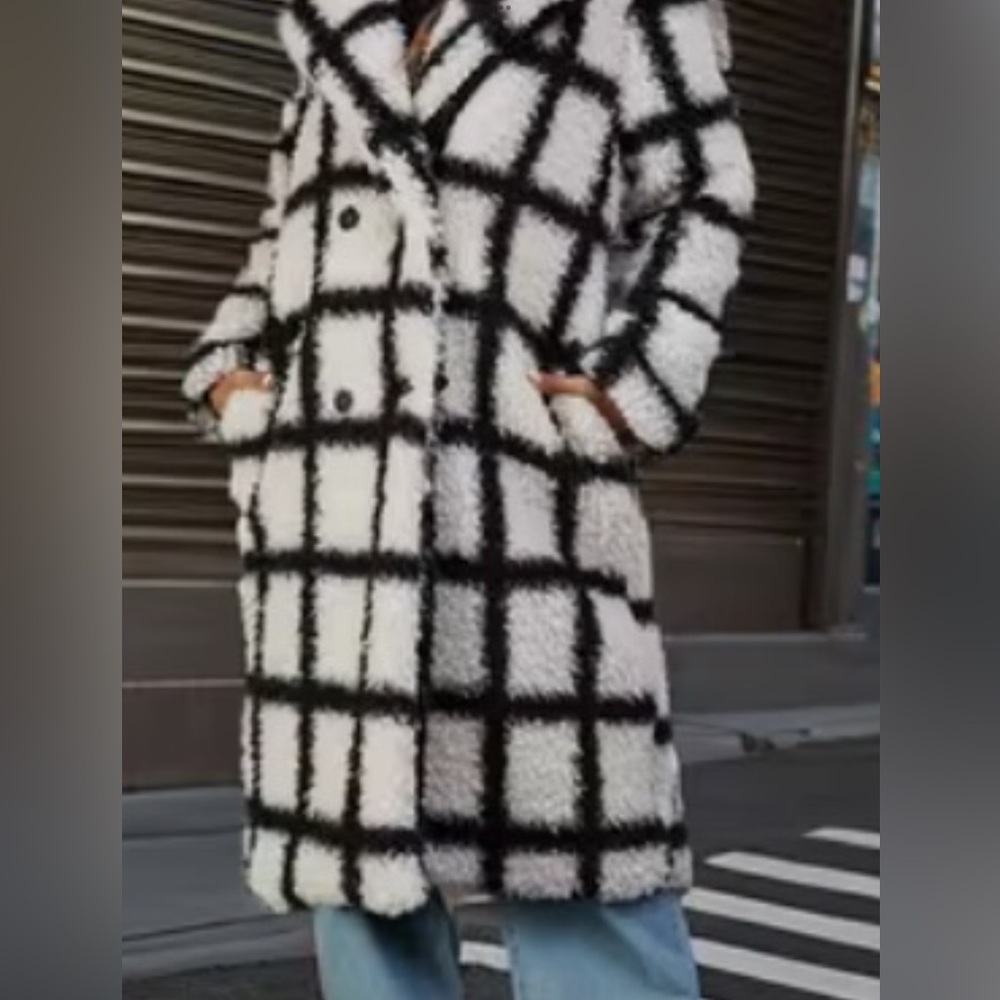 2 left! Host pick! New !super plush hooded Black and Cream Checkered coat